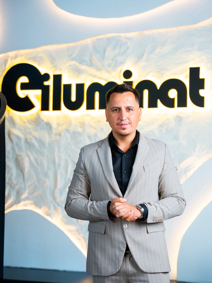 Portrait in the Eiluminat showroom